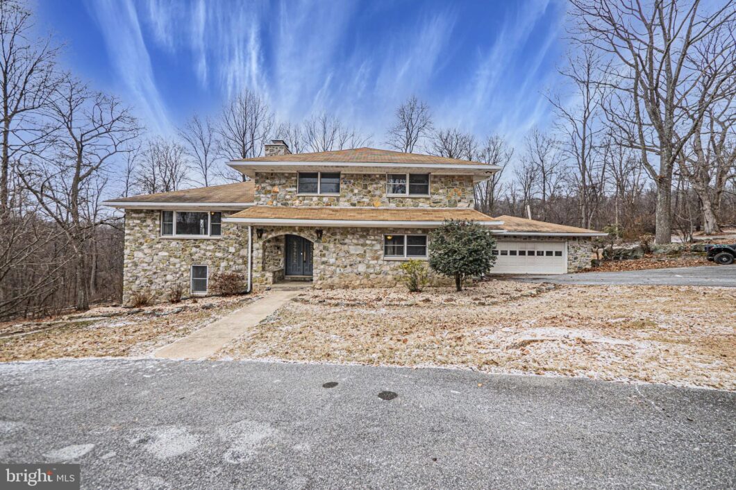 4-bedroom home on 11-acre lot in Sabillasville, MD