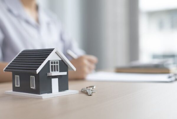 Pays the Realtor Commission (1)